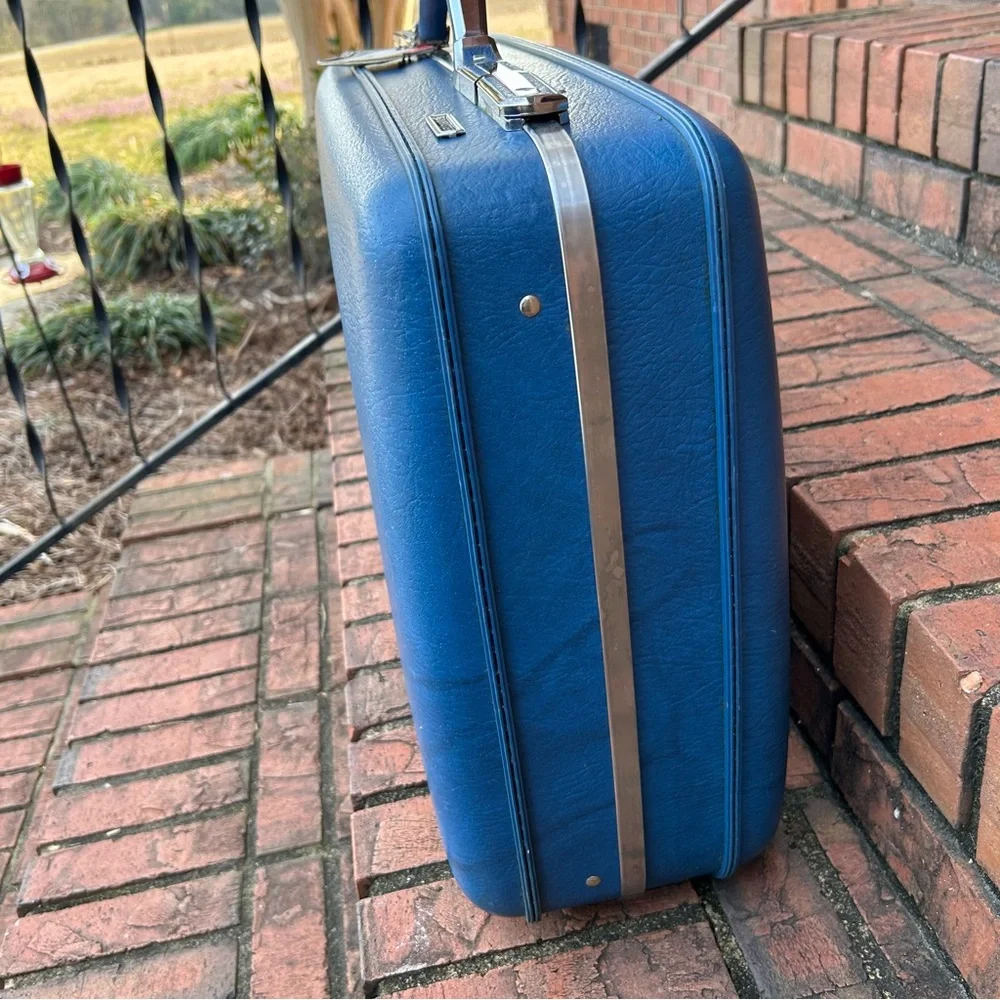 Vintage AMERICAN TOURISTER Luggage Travel Bag SWEET FIND GREAT COLOR !!